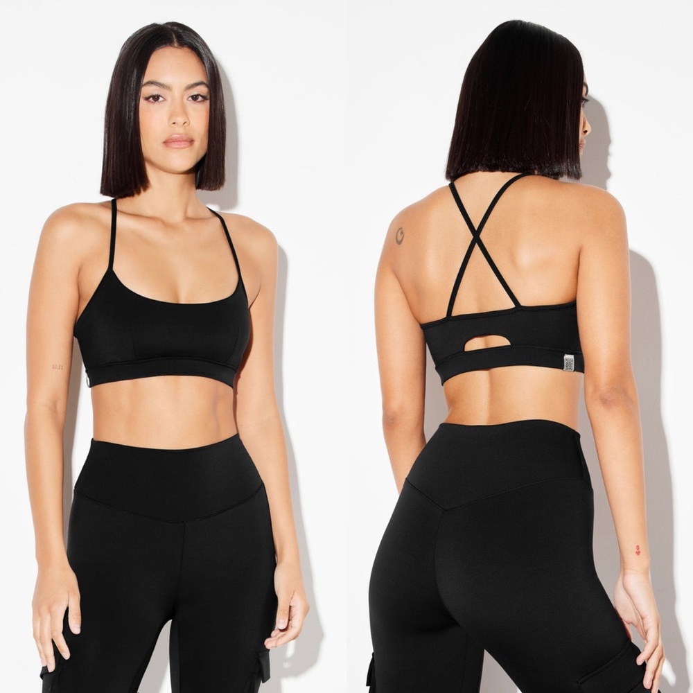 LAST CHANCE | Minimal Black Sports Bra